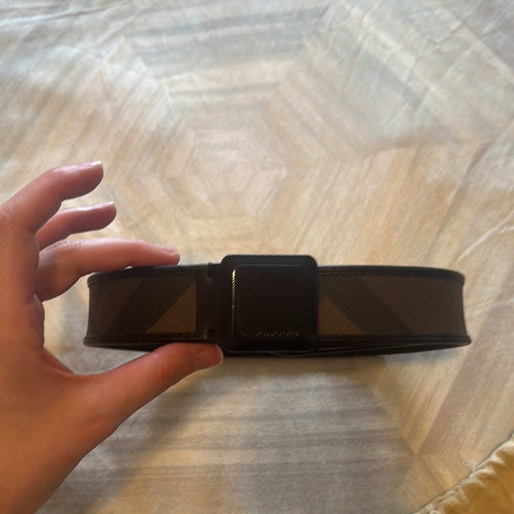 Burberry Women’s Black and Brown Belt